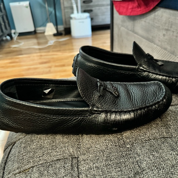 Louis Vuitton Black Leather Drivers Logo Bow Slip On Loafers - Picture 4 of 7